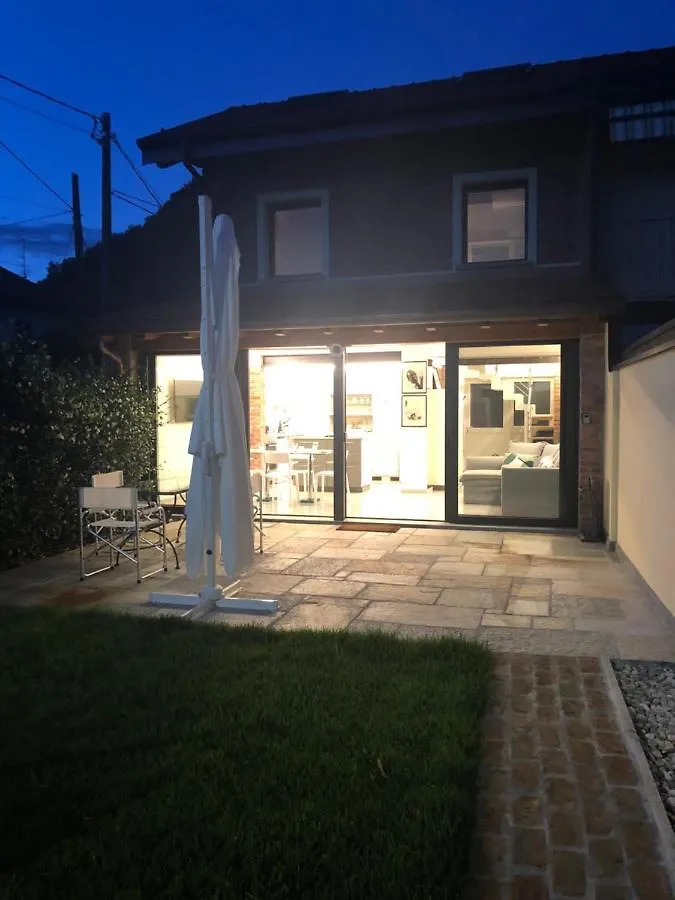 Luxury Vertical Open Space Sangiano Vakantiehuis
