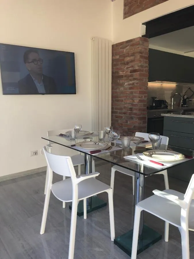 Luxury Vertical Open Space Sangiano Vakantiehuis