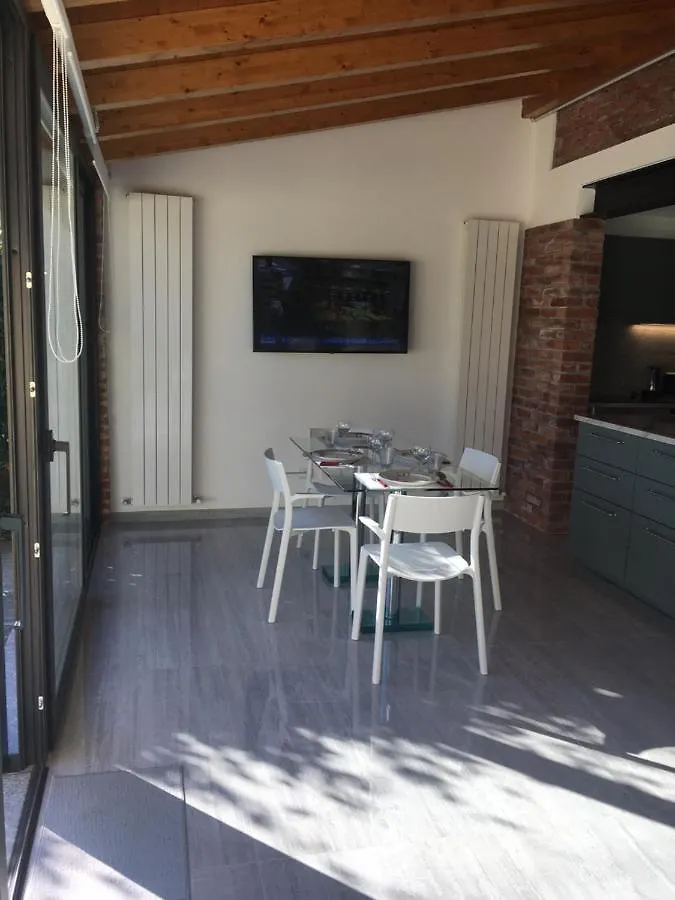 Luxury Vertical Open Space Sangiano Vakantiehuis