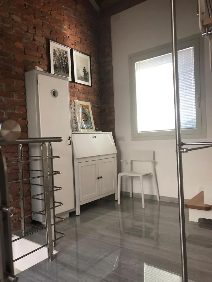 Luxury Vertical Open Space Sangiano 0*,