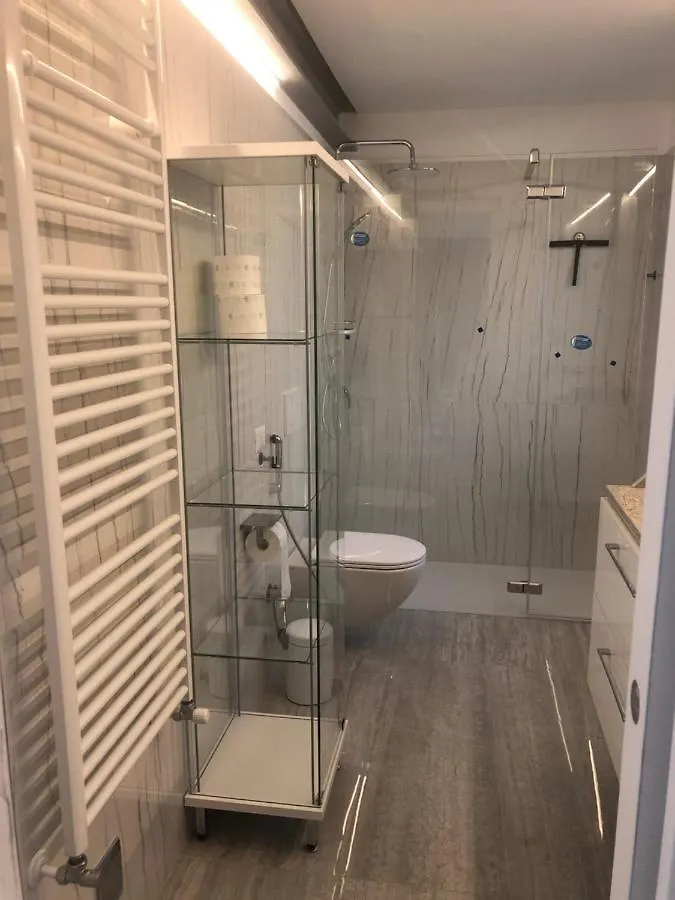Luxury Vertical Open Space Sangiano Vakantiehuis